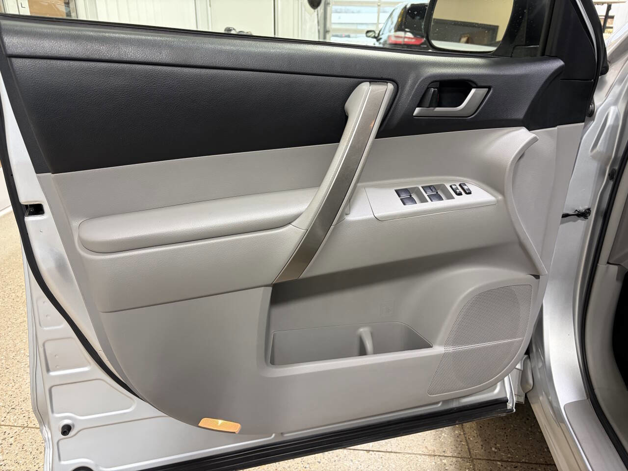 Used 2013 Toyota Highlander 4WD Hybrid image 29