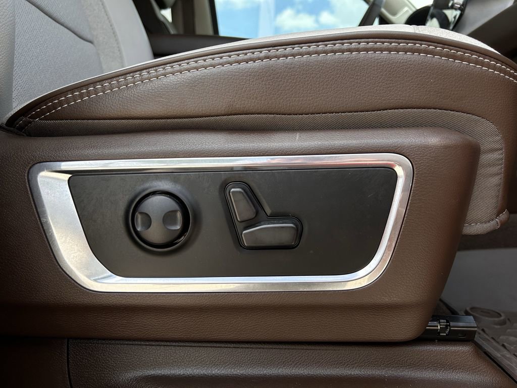 Used 2025 RAM 1500 Laramie AWD/4WD image 31