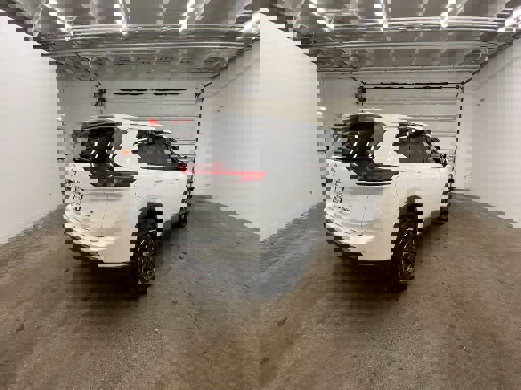 Used 2024 Nissan Rogue SV image 6