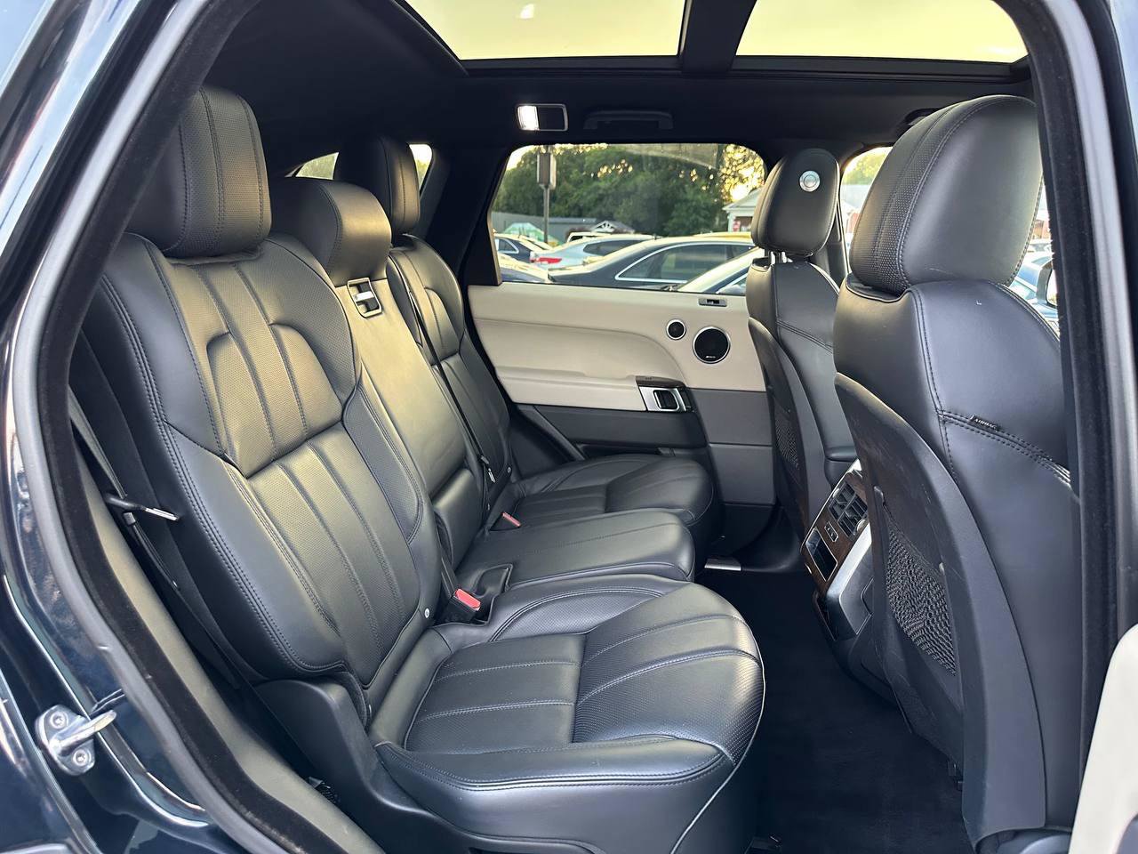 Used 2015 Land Rover Range Rover Sport HSE AWD/4WD image 34