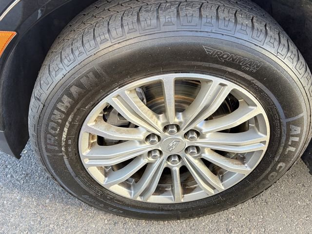 Used 2018 Cadillac XT5 Luxury w/ Driver Awareness Package image 4