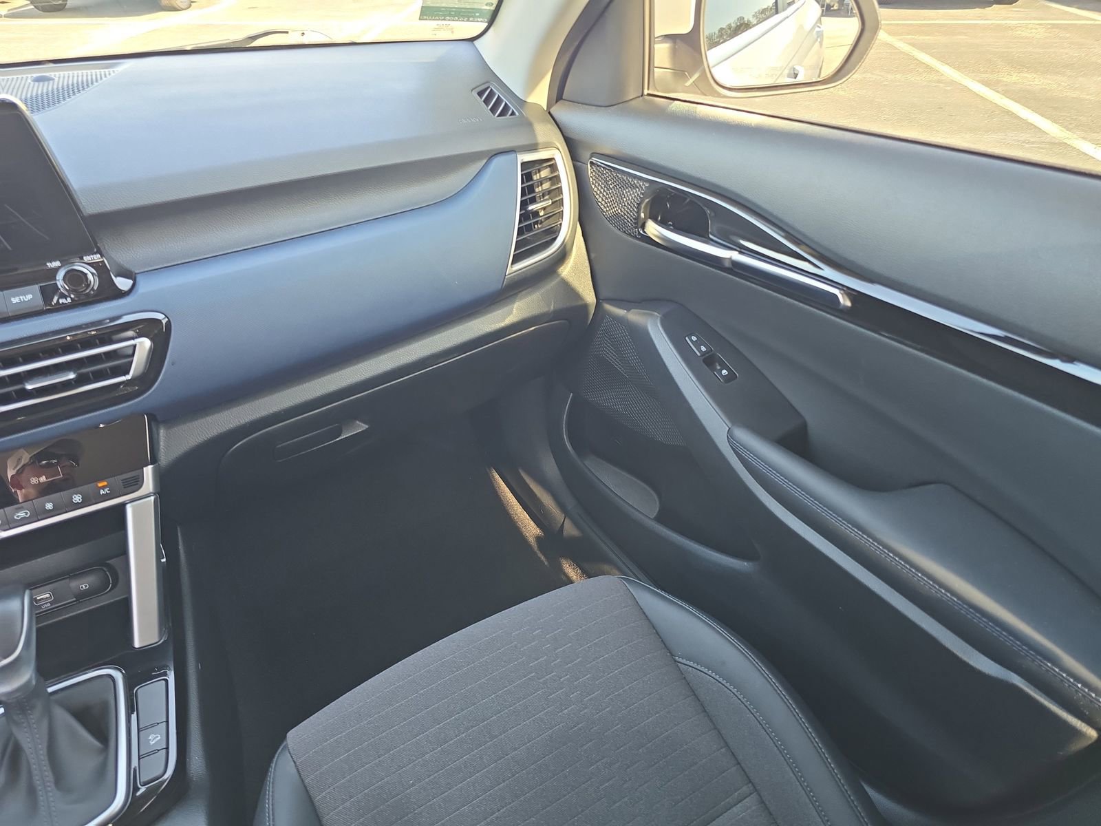 Used 2023 Kia Seltos S w/ Navigation Package image 12