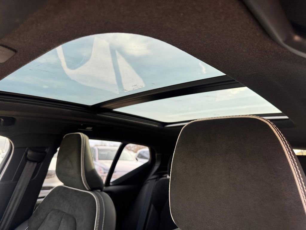 Certified 2023 Volvo XC40 Recharge Ultimate image 7