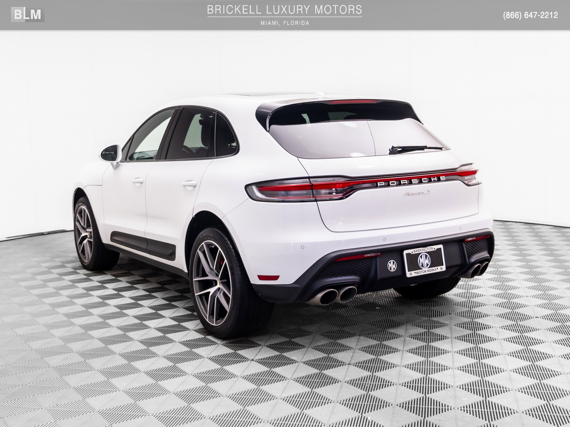Used 2023 Porsche Macan S AWD/4WD image 4