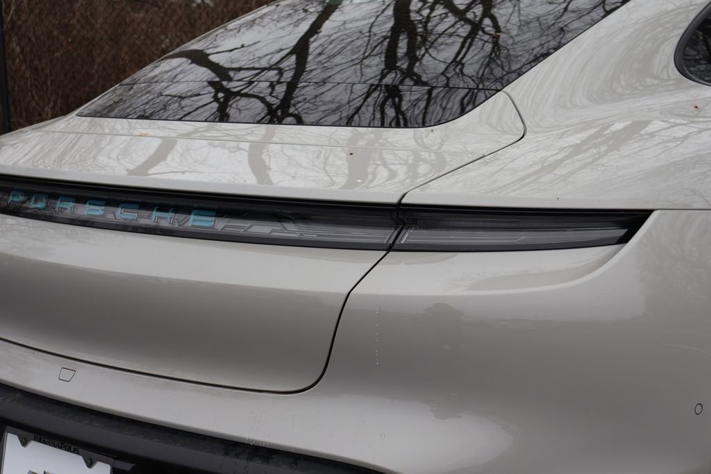 Used 2022 Porsche Taycan image 7