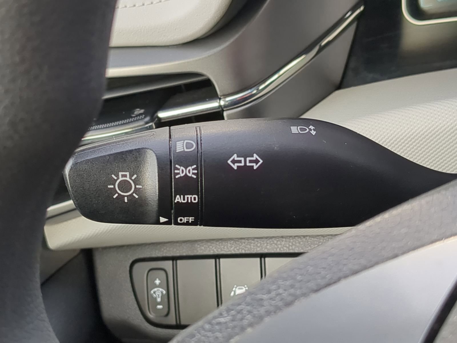 Used 2020 Hyundai Ioniq Blue image 28