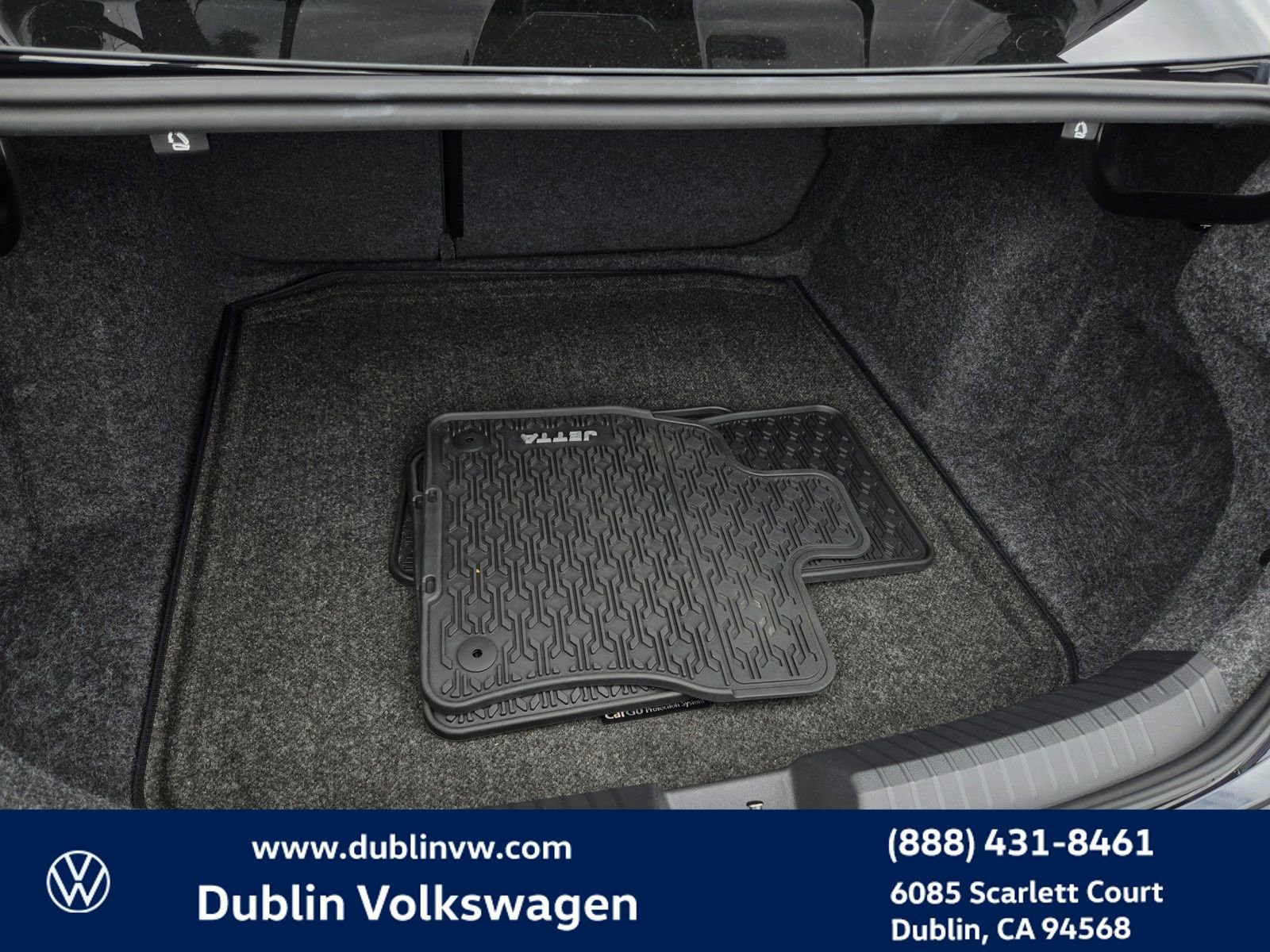 Used 2024 Volkswagen Jetta SE w/ Panoramic Sunroof Package FWD image 24