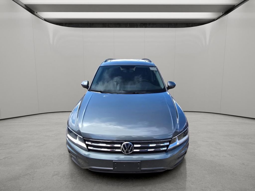 Used 2021 Volkswagen Tiguan SE w/ Panoramic Sunroof Package image 7