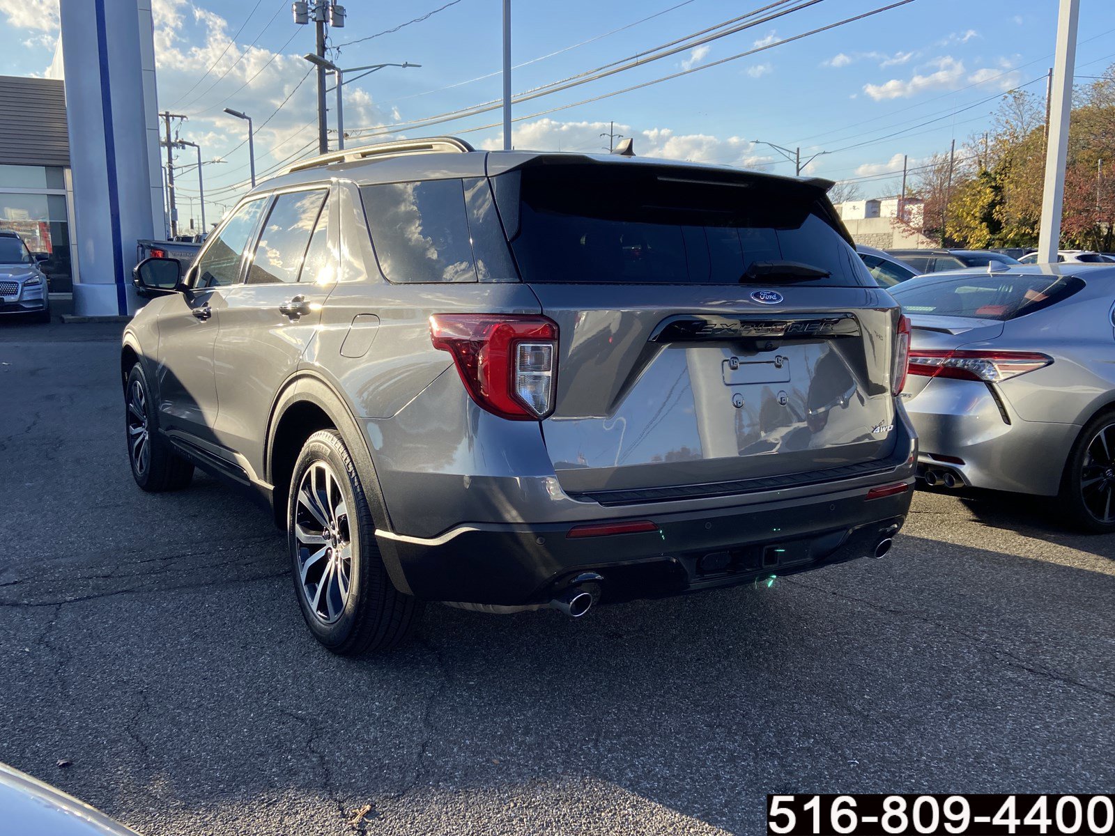 Used 2022 Ford Explorer ST-Line w/ Class IV Trailer Tow Package image 5