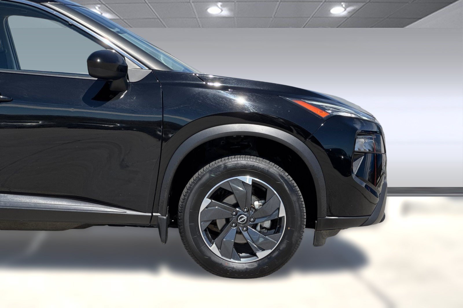 Used 2025 Nissan Rogue SV AWD/4WD image 35