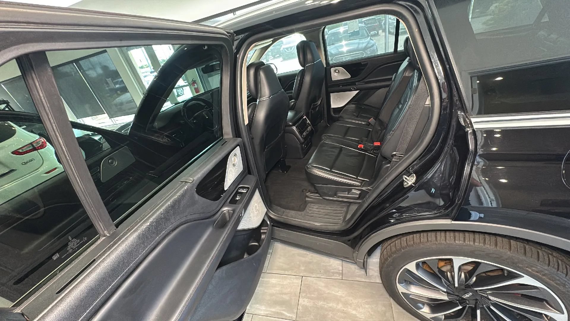 Used 2020 Lincoln Aviator Reserve w/ Equipment Group 202A AWD/4WD image 24
