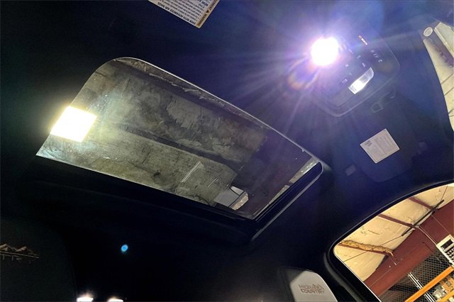 Certified 2024 Chevrolet Silverado 1500 High Country w/ Technology Package image 18