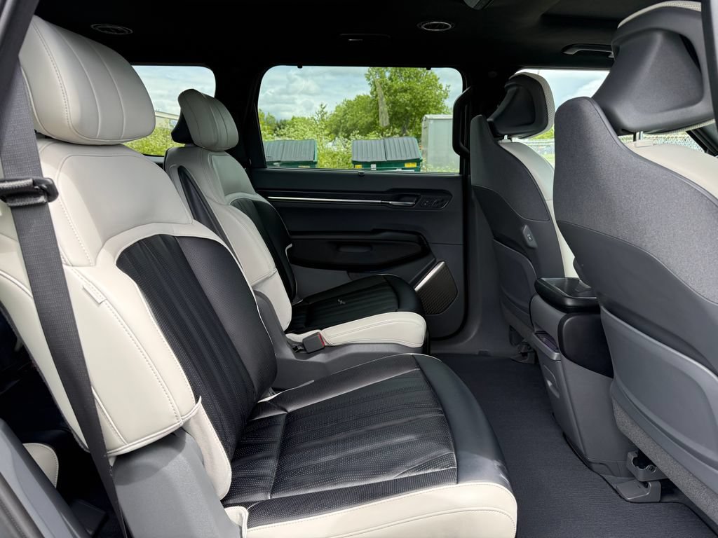 Certified 2024 Kia EV9 GT-Line AWD/4WD image 13