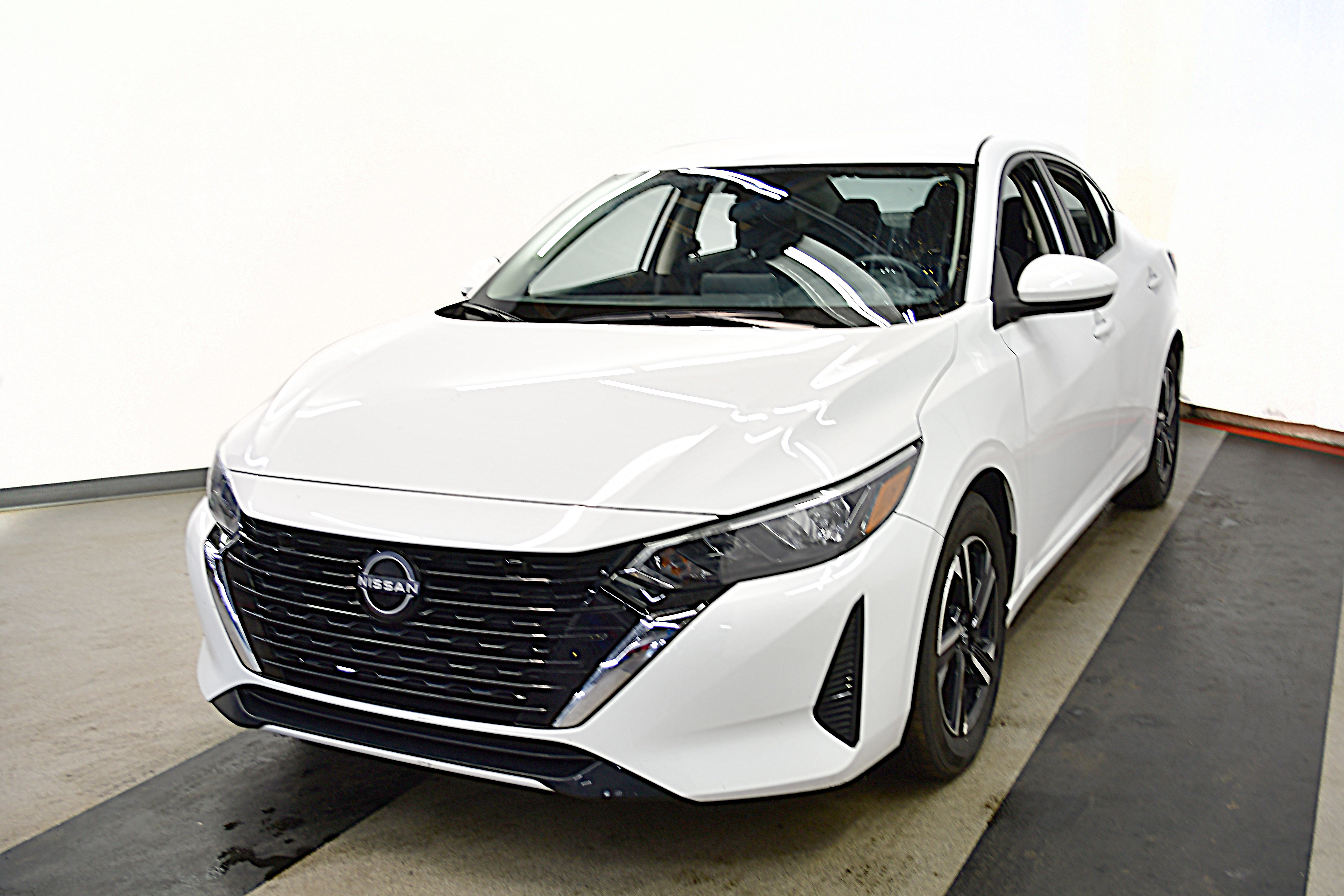 Used 2025 Nissan Sentra SV image 4