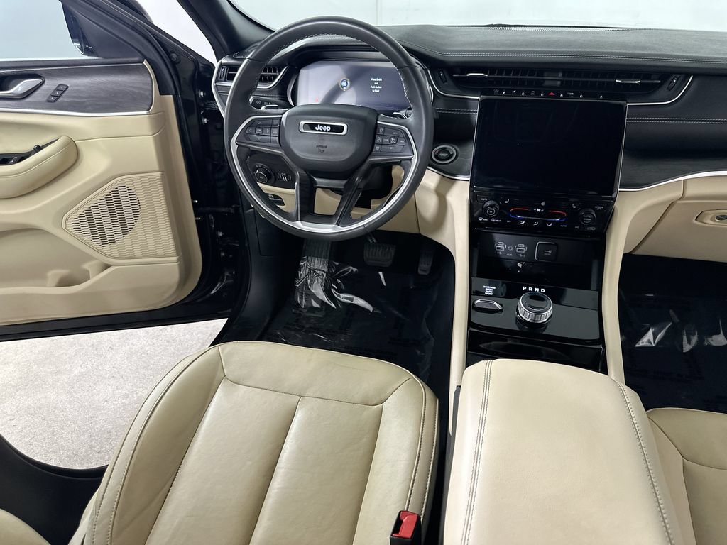 Used 2023 Jeep Grand Cherokee L Limited w/ Black Appearance Package AWD/4WD image 19