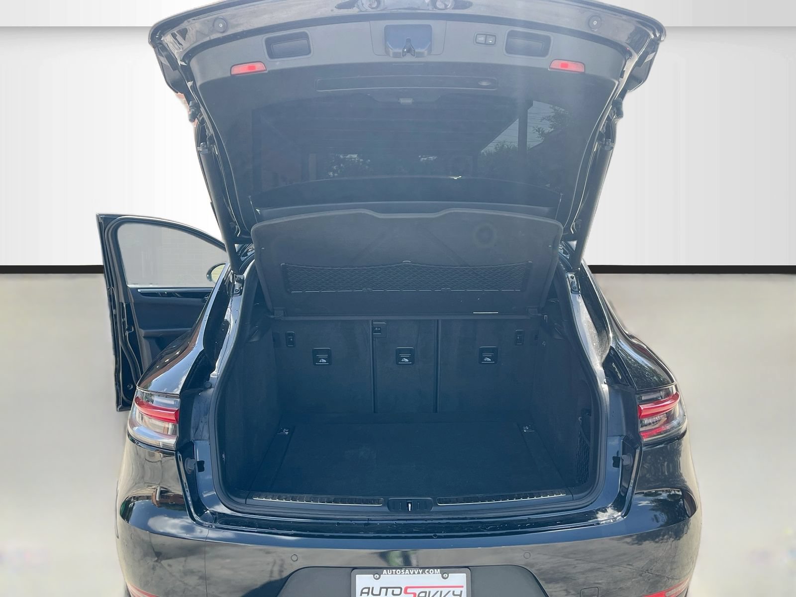 Used 2020 Porsche Macan AWD/4WD image 26