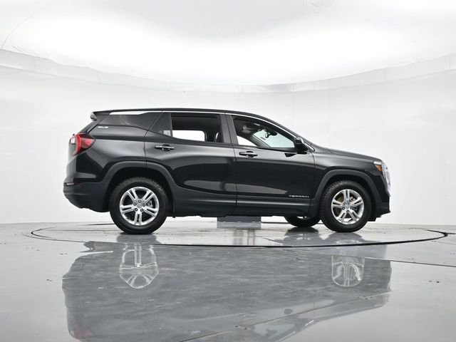 Used 2022 GMC Terrain SLE image 30
