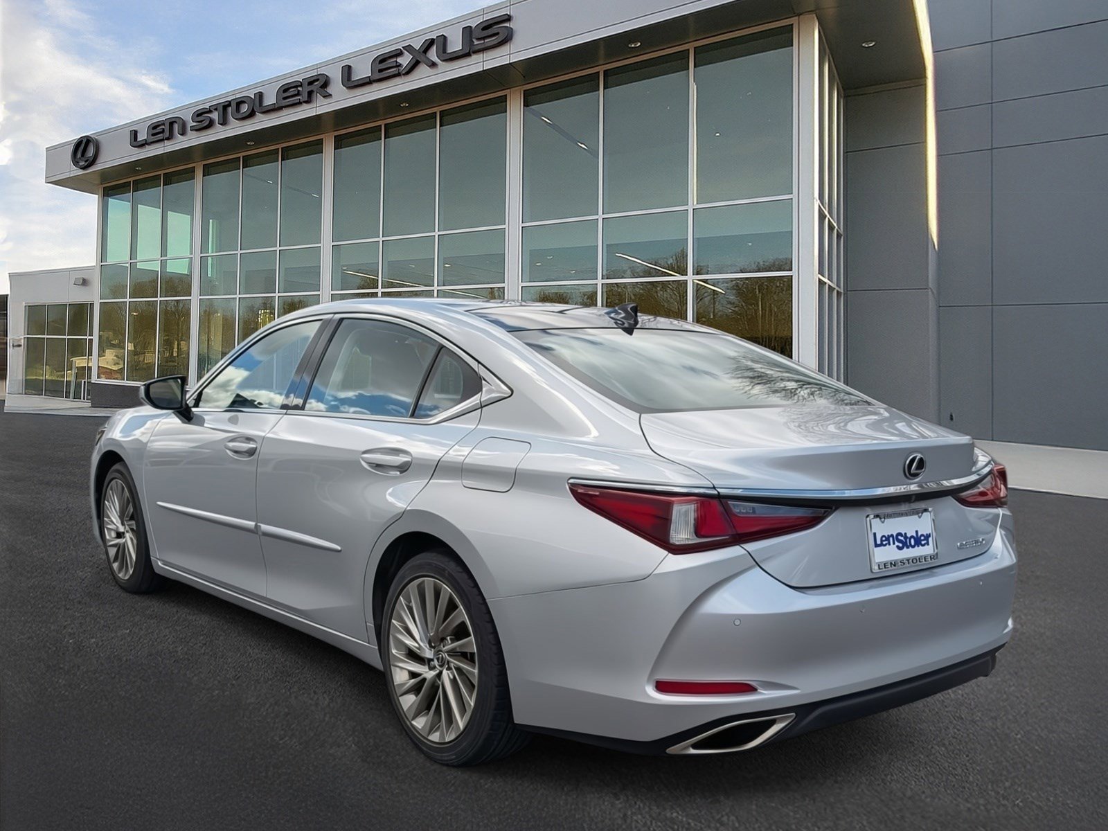 Used 2019 Lexus ES 350 Ultra Luxury w/ Accessory Package image 5