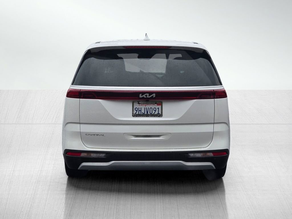 Used 2023 Kia Carnival EX image 5