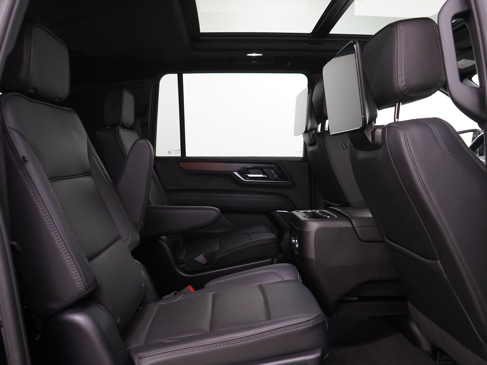 Used 2025 GMC Yukon XL Denali w/ Denali Reserve Package AWD/4WD image 13