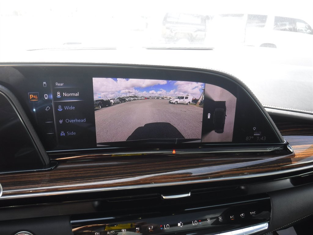 Used 2023 Cadillac Escalade ESV Premium Luxury image 23