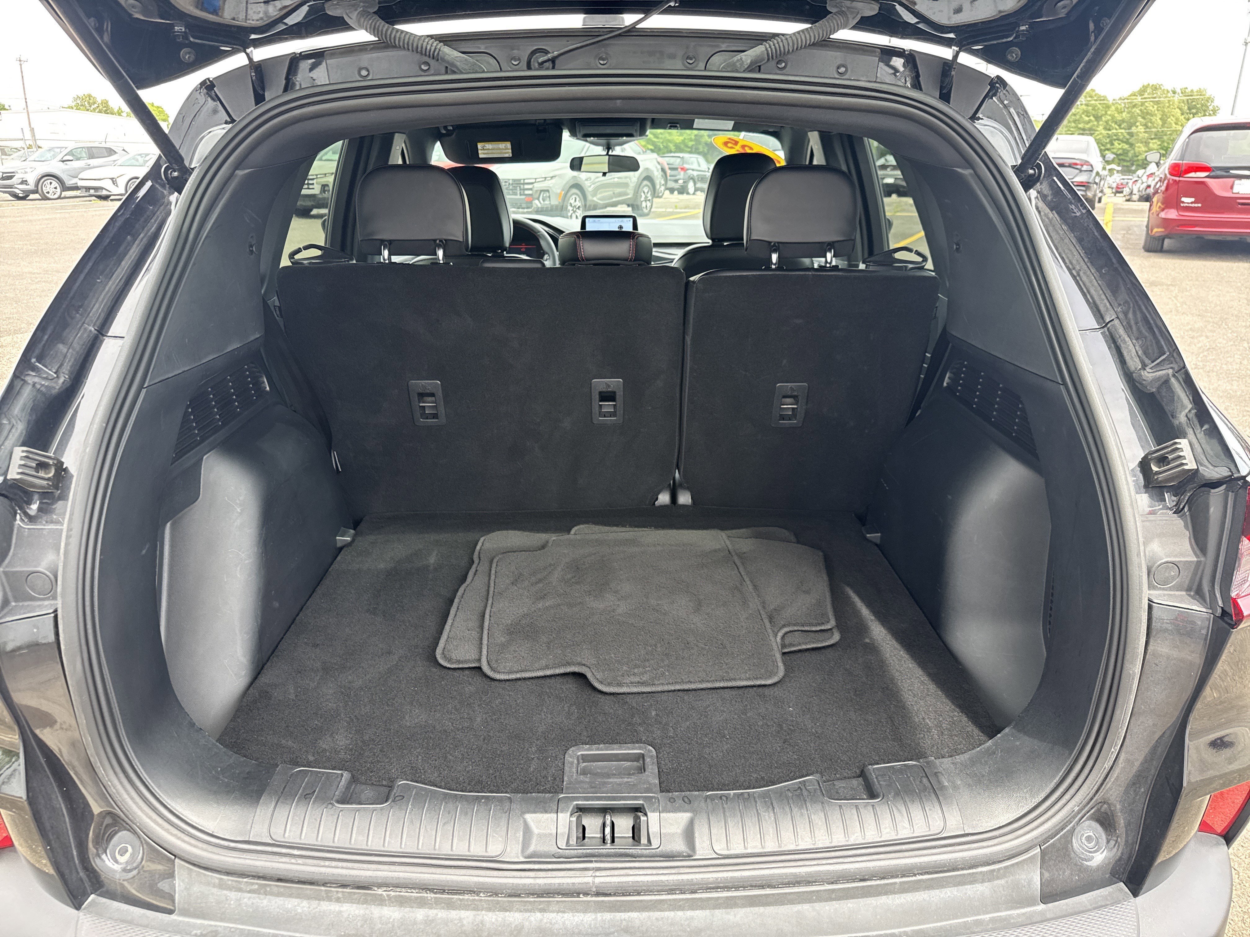 Used 2025 Ford Escape ST-Line FWD image 8