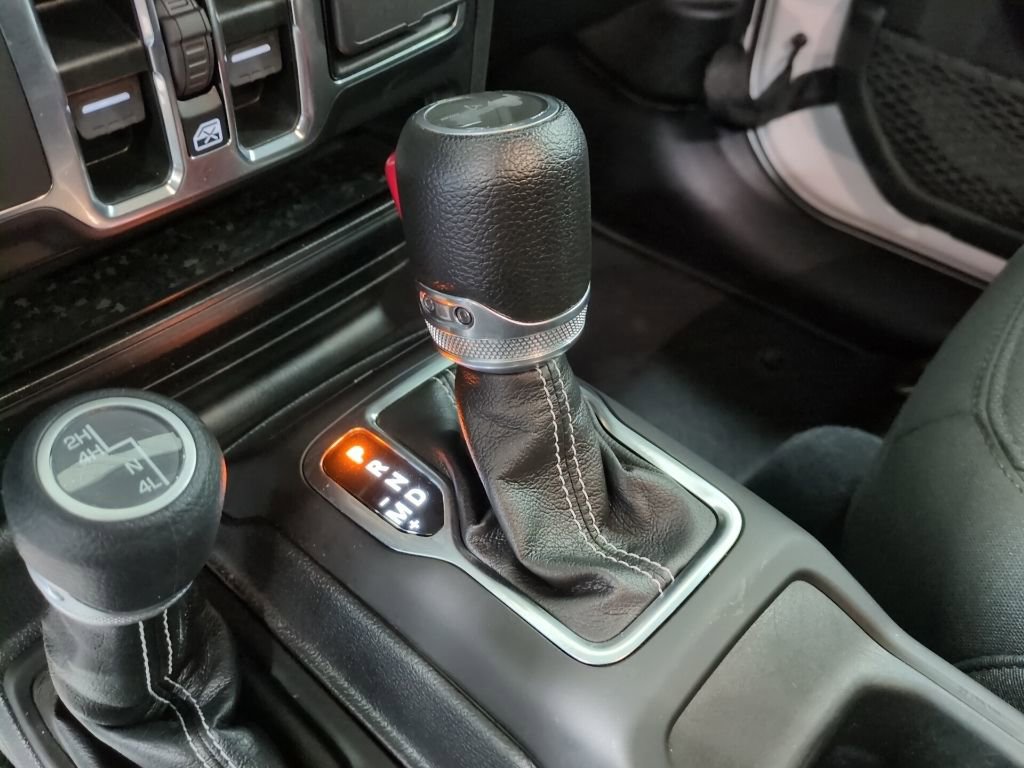 Used 2023 Jeep Wrangler Unlimited Sahara AWD/4WD image 14
