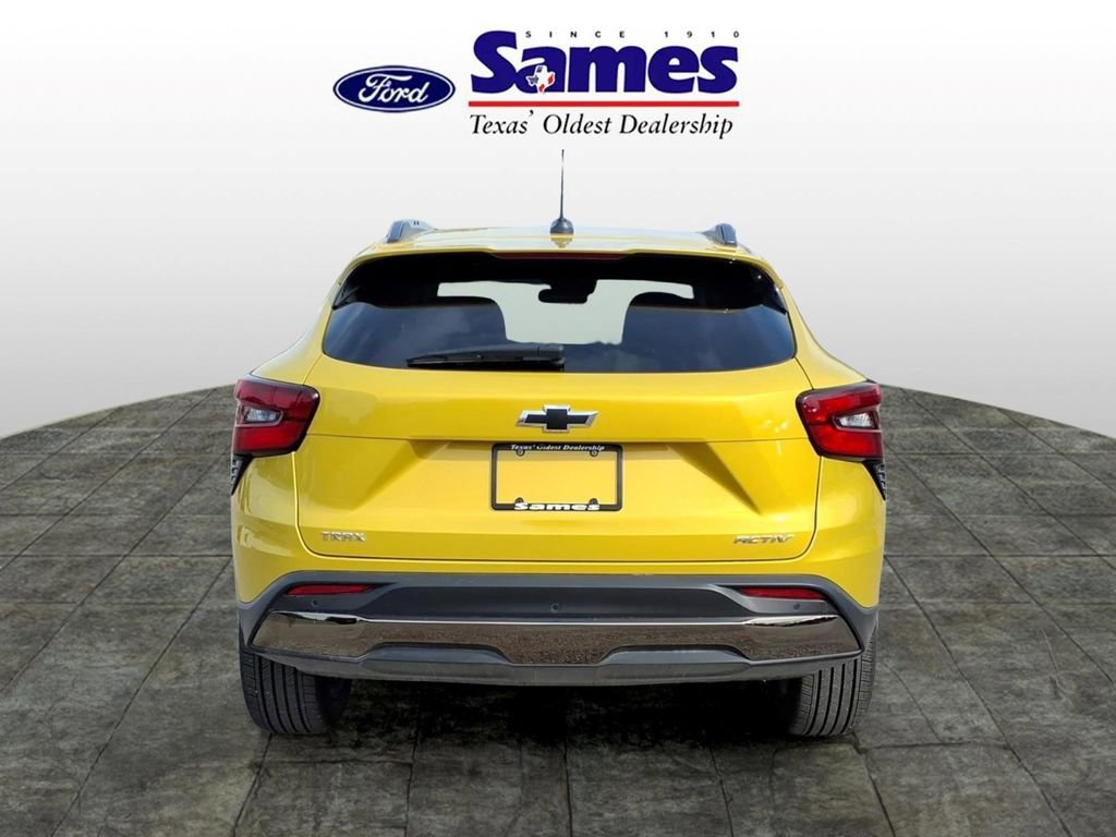 Used 2025 Chevrolet Trax ACTIV w/ Sunroof Package image 4