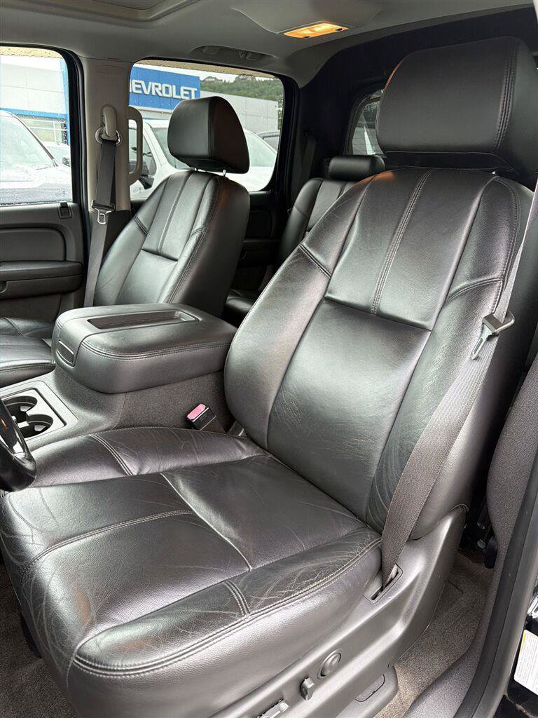 Used 2008 Chevrolet Avalanche LT w/ LT Preferred Equipment Group RWD image 12