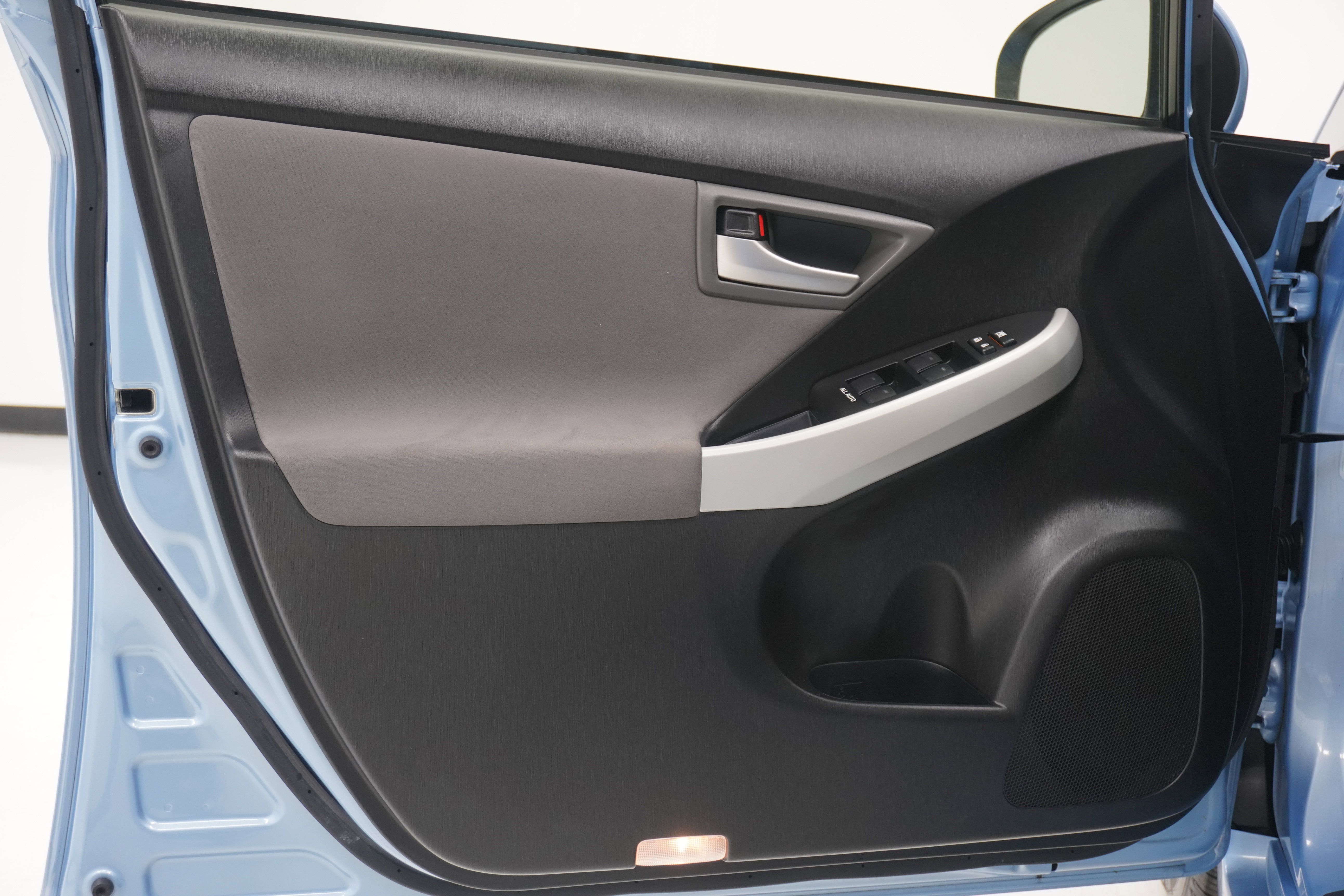 Used 2012 Toyota Prius Prime Plug-In Hybrid image 14