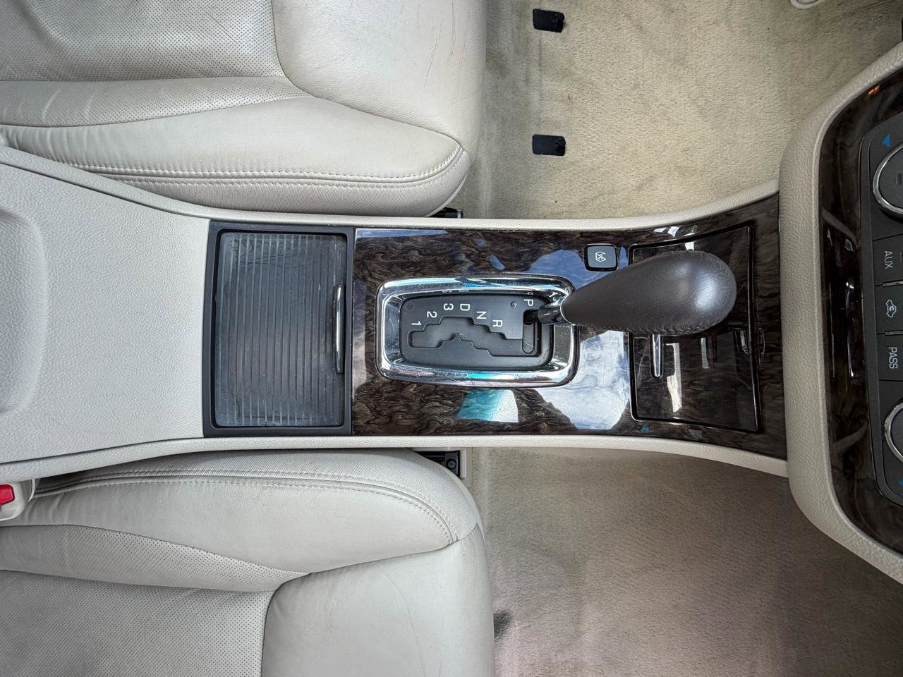 Used 2010 Cadillac DTS Luxury FWD image 38