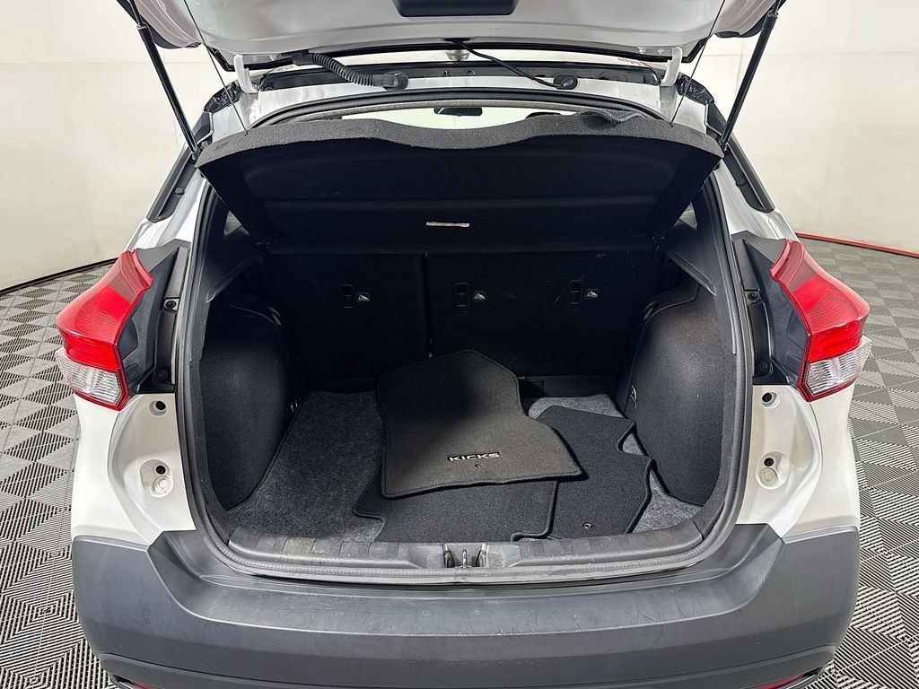 Used 2018 Nissan Kicks SV FWD image 23