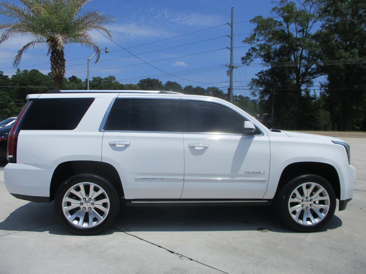 Used 2017 GMC Yukon Denali w/ Open Road Package RWD image 2