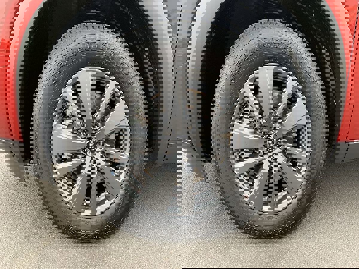 Used 2024 Nissan Pathfinder SV image 10