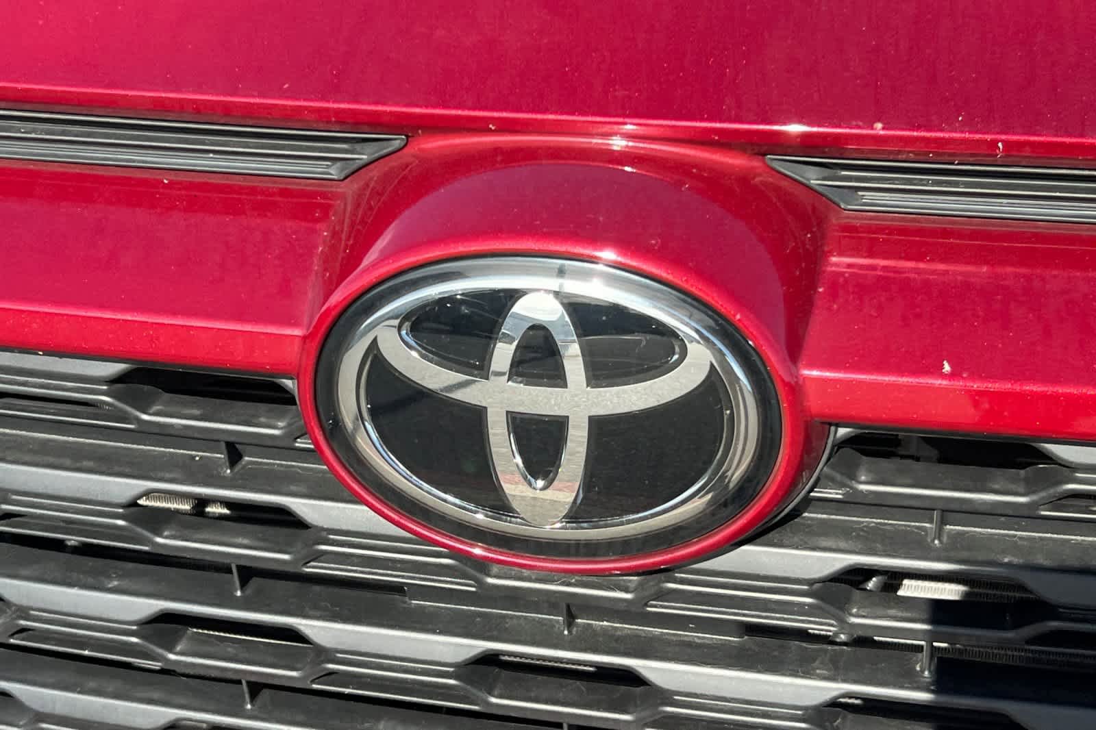 Used 2022 Toyota RAV4 LE FWD image 13