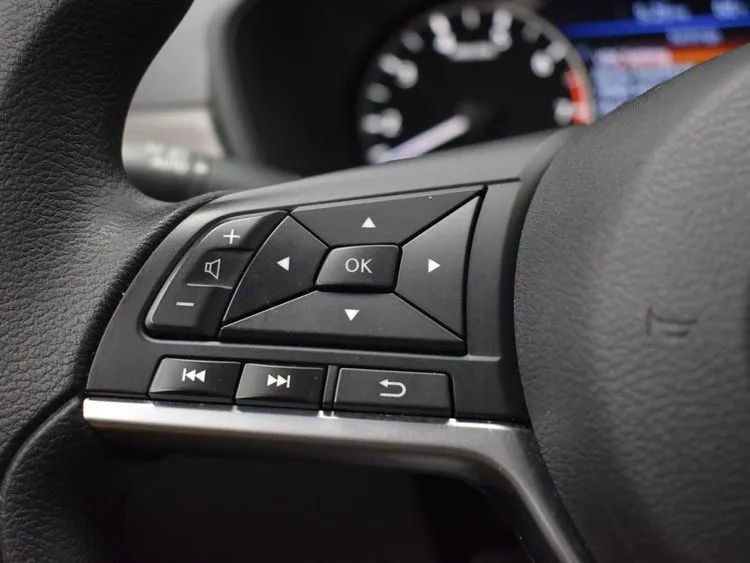 Used 2025 Nissan Altima 2.5 SV image 23