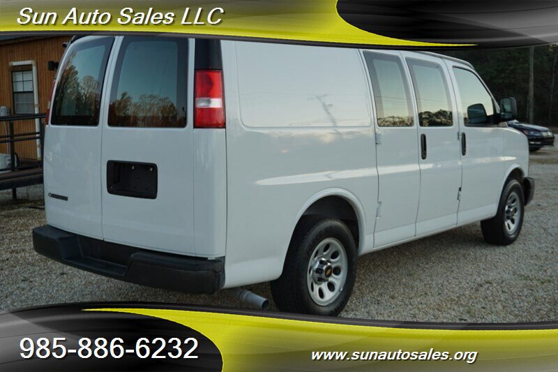 Used 2010 Chevrolet Express 1500 RWD image 17