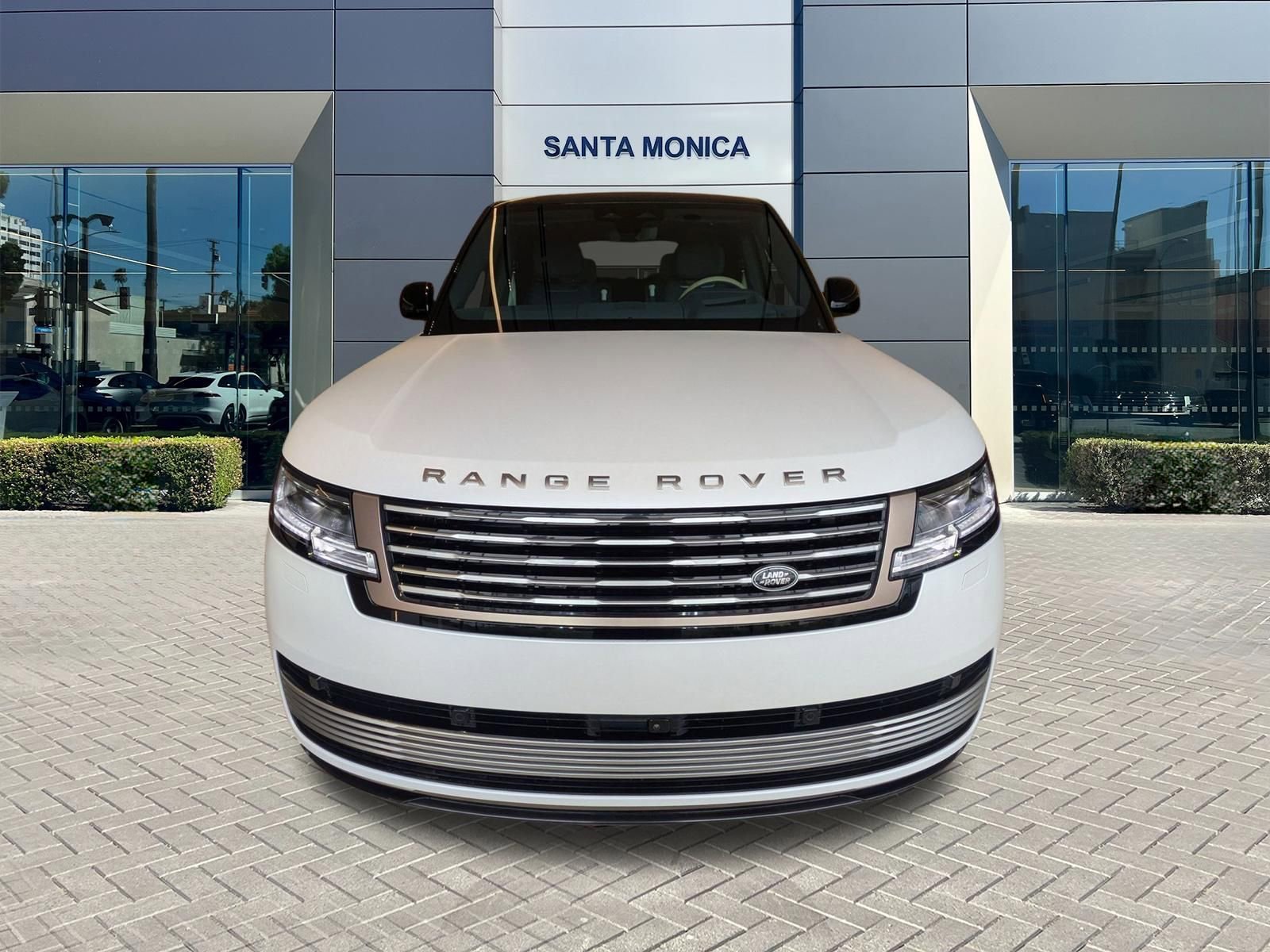 New 2026 Land Rover Range Rover SV image 2