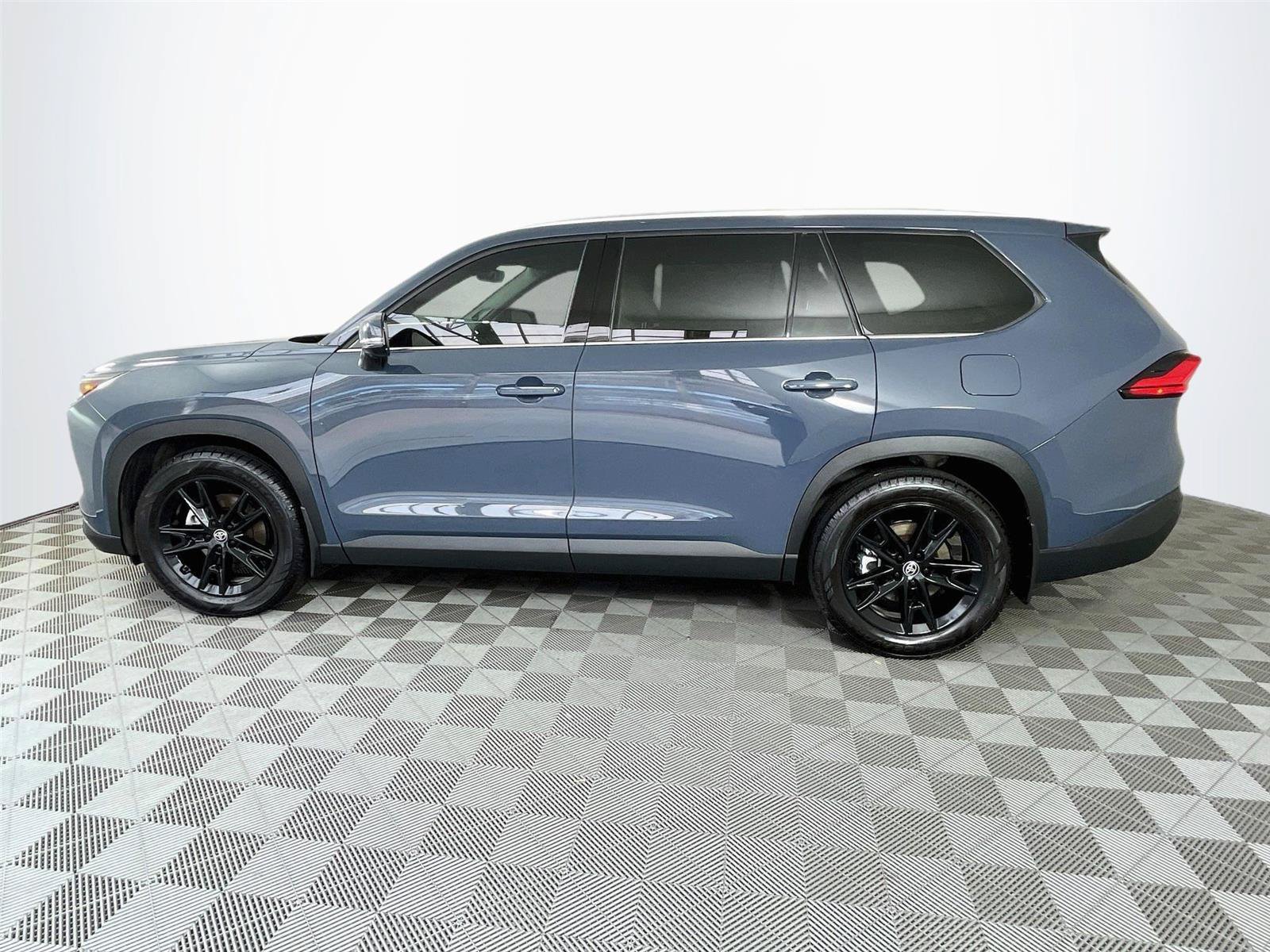 Used 2024 Toyota Grand Highlander AWD image 4