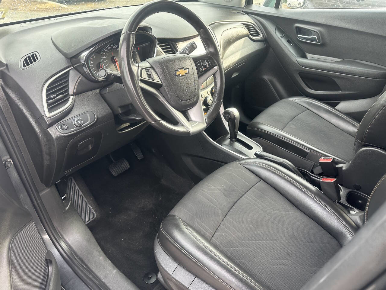 Used 2020 Chevrolet Trax LT w/ LT Convenience Package AWD/4WD image 9