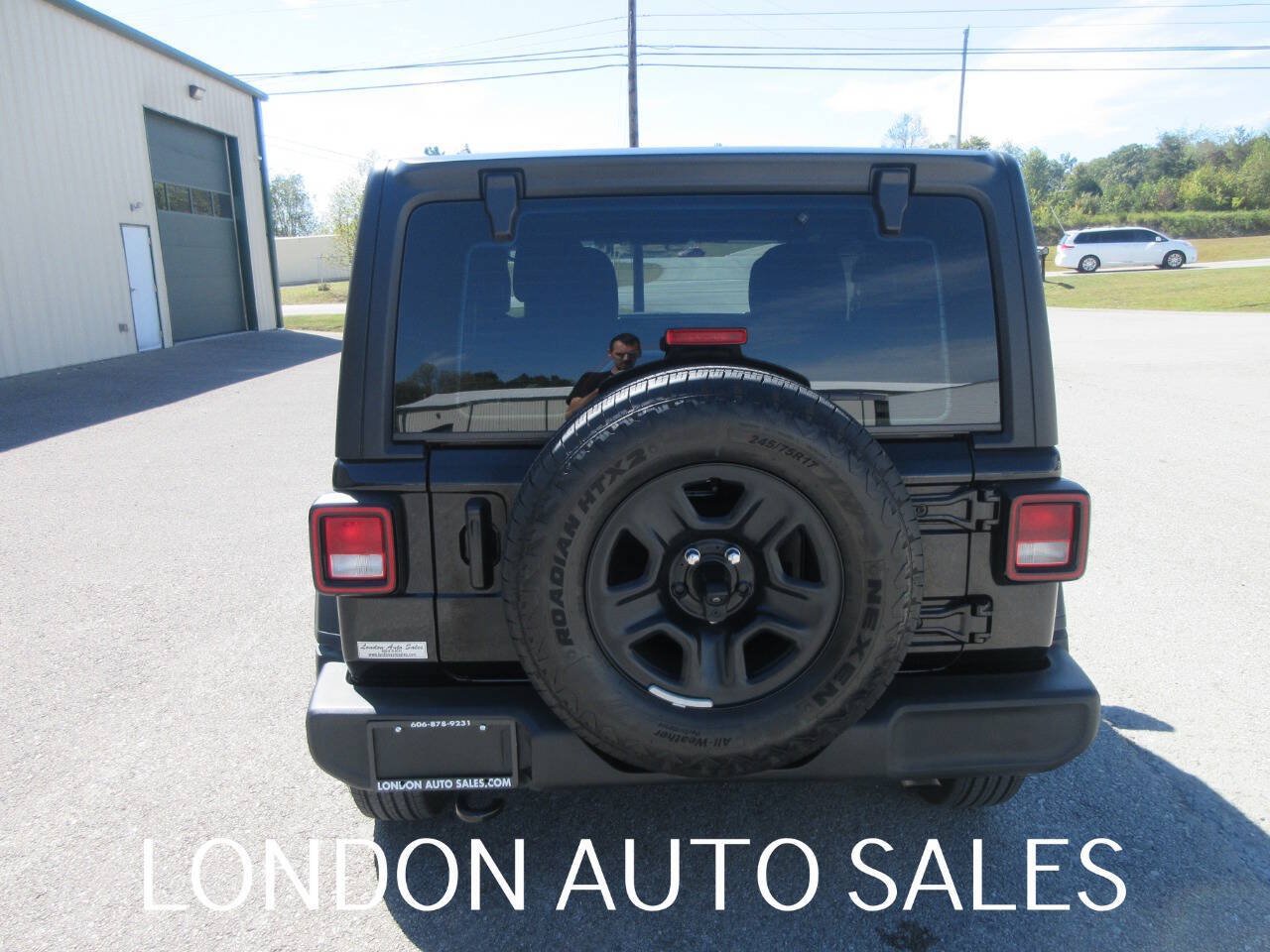 Used 2026 Jeep Wrangler Sport AWD/4WD image 4