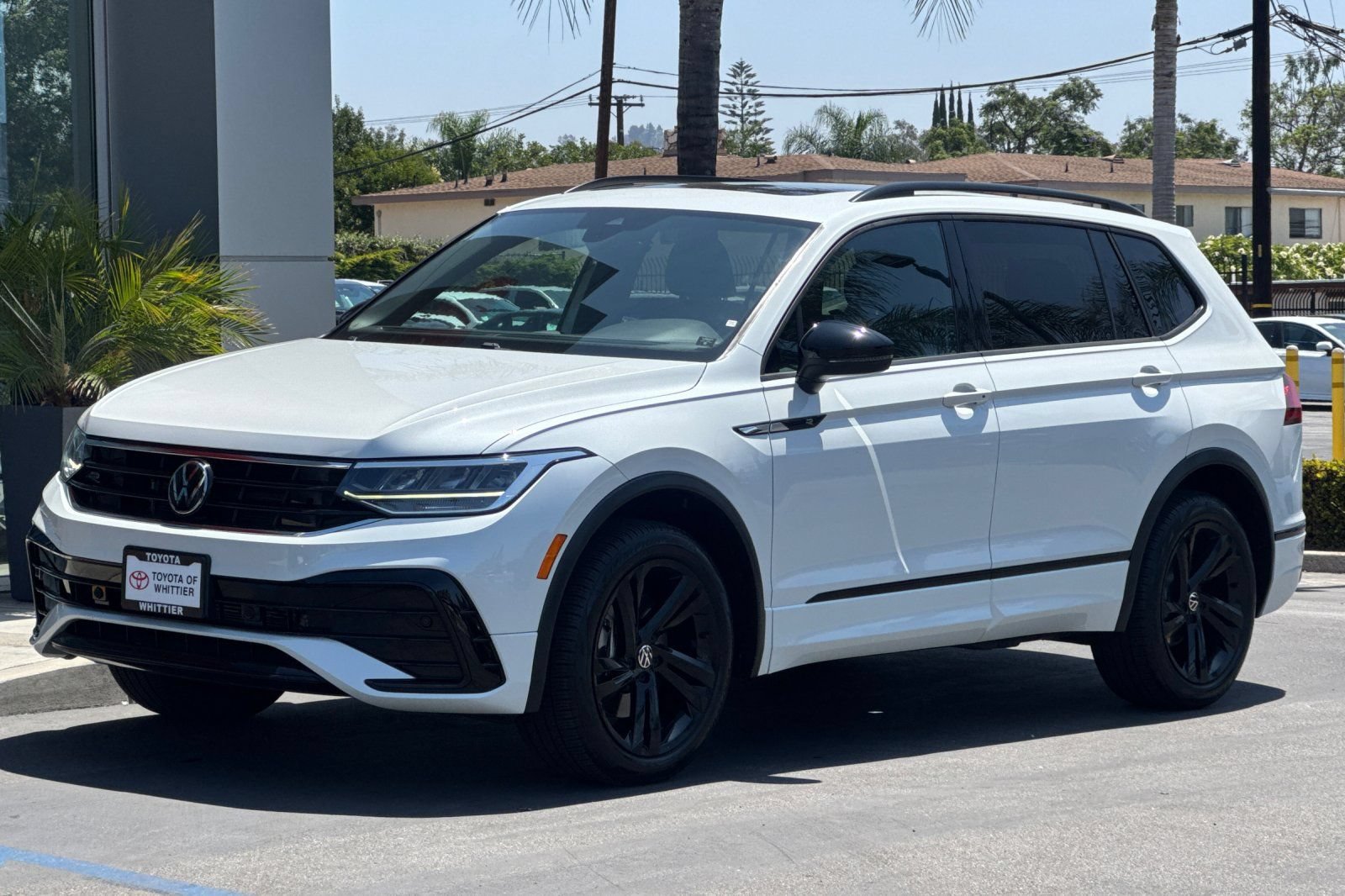Used 2023 Volkswagen Tiguan SE R-Line FWD image 9
