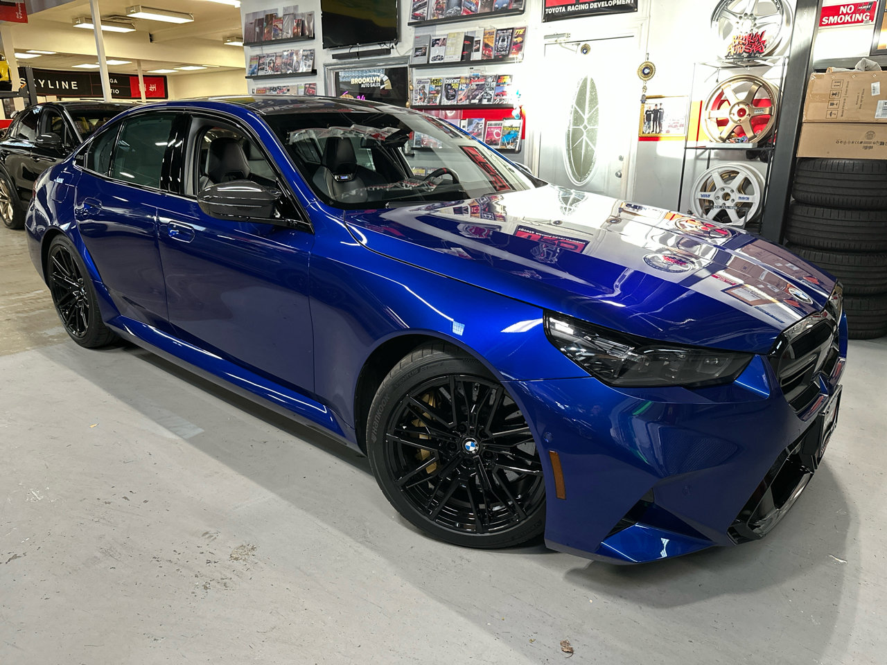 Used 2025 BMW M5 w/ Carbon Package image 1