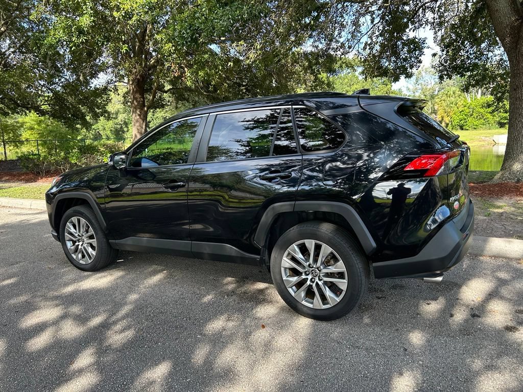 Certified 2022 Toyota RAV4 XLE Premium FWD image 4