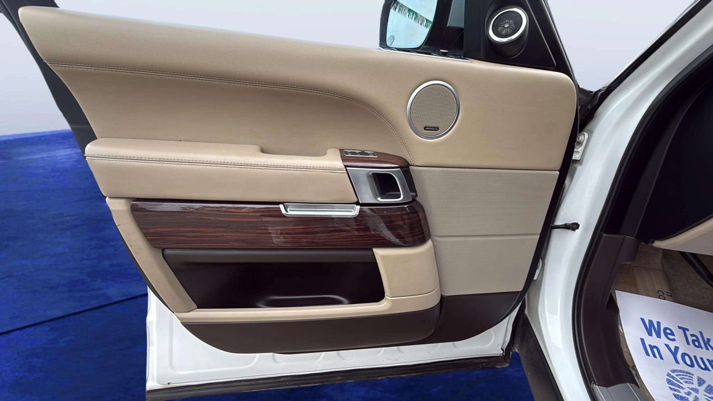 Used 2016 Land Rover Range Rover HSE image 17