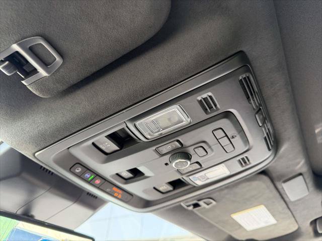 Used 2024 Cadillac Escalade ESV Premium Luxury Platinum AWD/4WD image 37