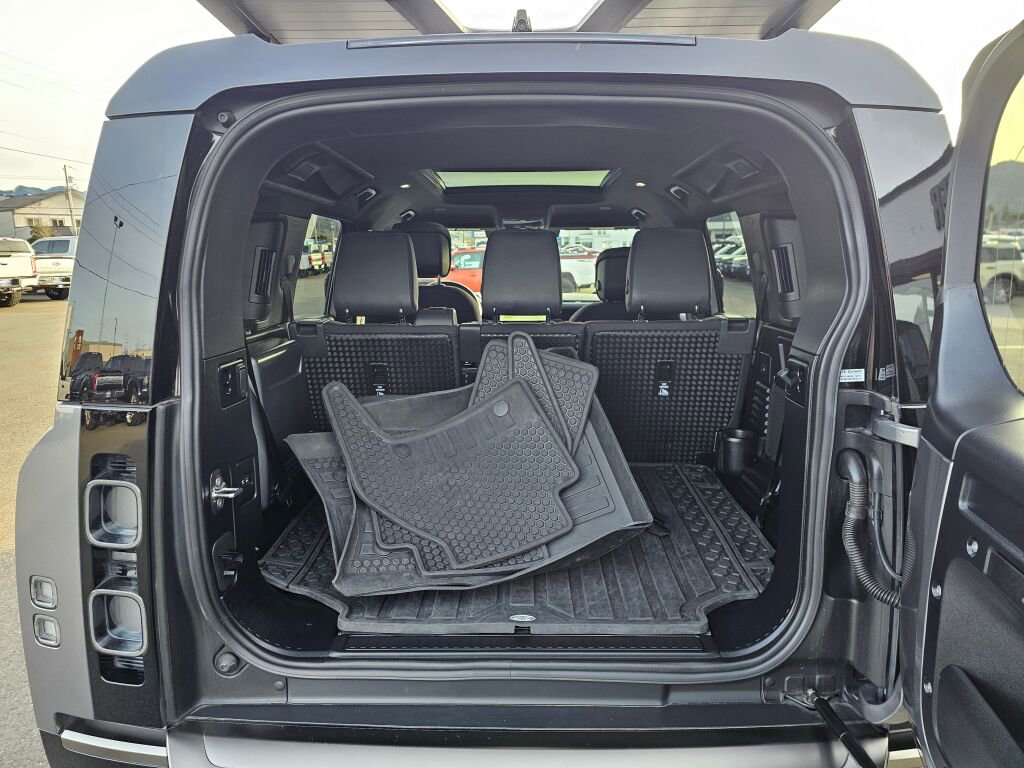 Used 2024 Land Rover Defender 110 X image 9