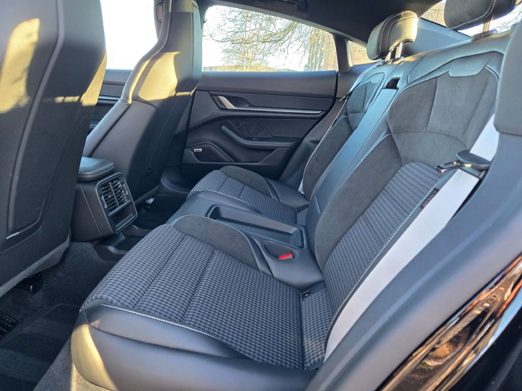 Certified 2025 Porsche Taycan 4S image 31