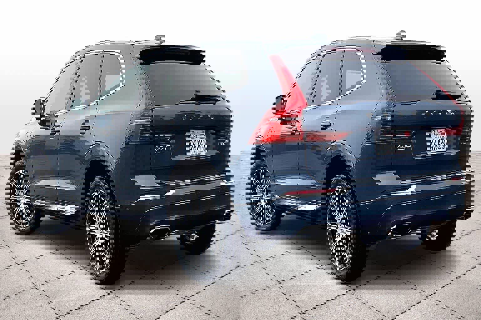 Used 2018 Volvo XC60 T8 Inscription w/ Advanced Package image 15