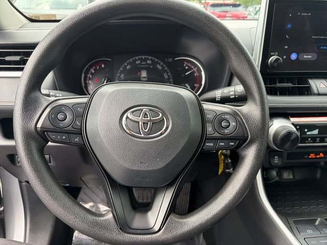 Used 2025 Toyota RAV4 LE AWD/4WD image 19